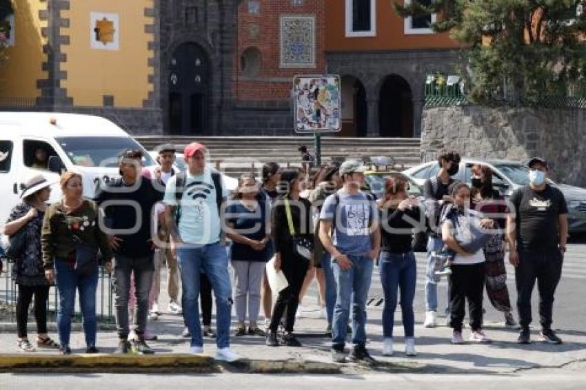 TRANSPORTE PÚBLICO . USUARIOS