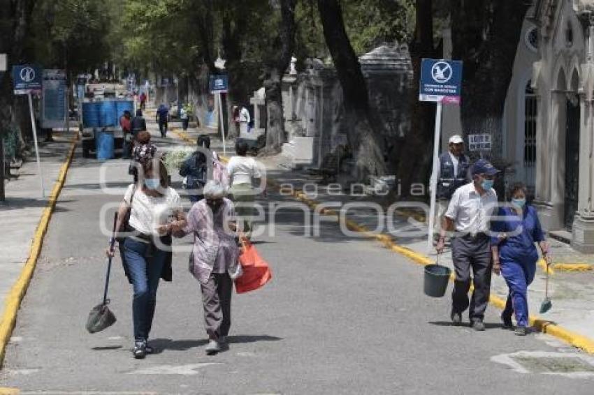 PANTEÓN . DÍA DE LAS MADRES