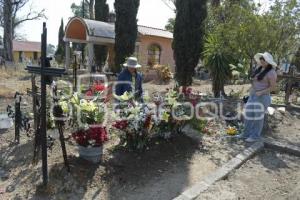 TLAXCALA . PANTEÓN . DÍA MADRES