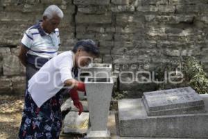 PANTEÓN . DÍA DE LAS MADRES