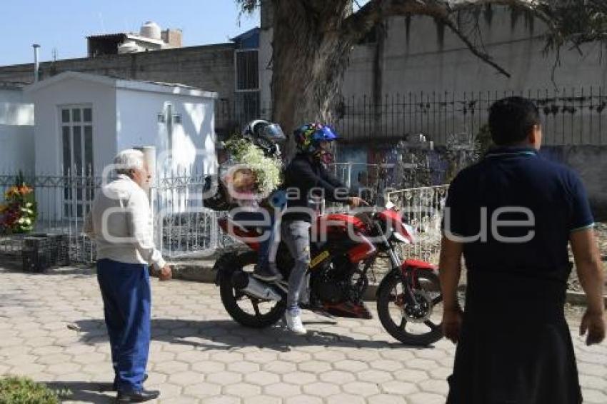 TLAXCALA . PANTEÓN . DÍA MADRES