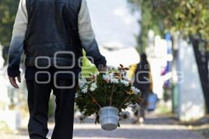 TLAXCALA . PANTEÓN . DÍA MADRES