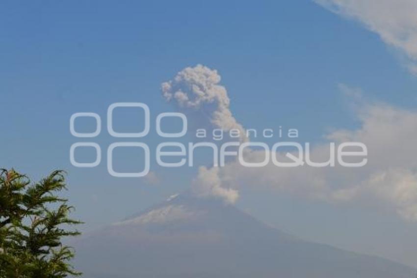 VOLCÁN POPOCATÉPETL . FUMAROLA