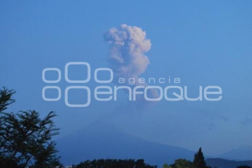 VOLCÁN POPOCATÉPETL . FUMAROLA