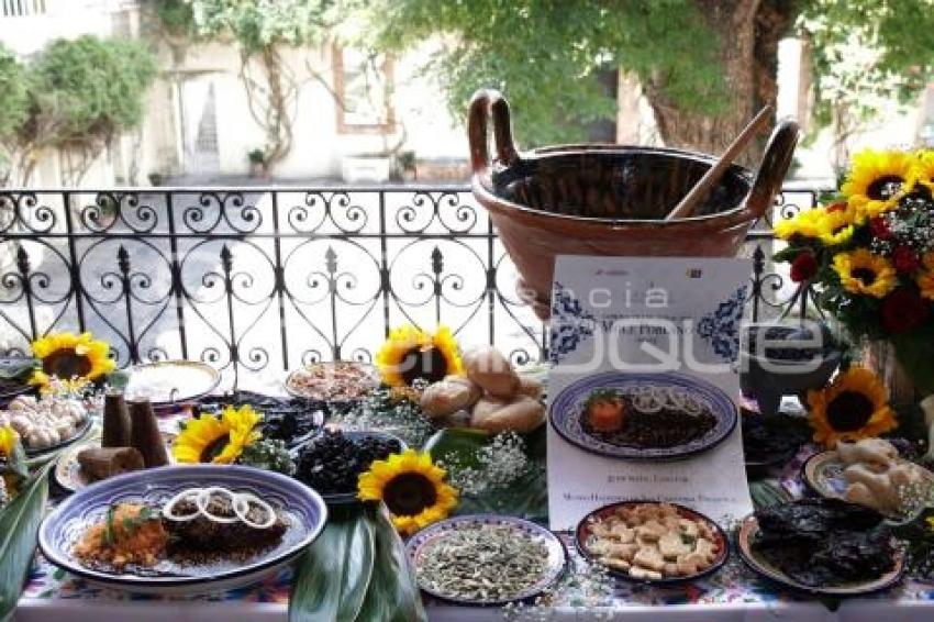 MOLE POBLANO . INGREDIENTES