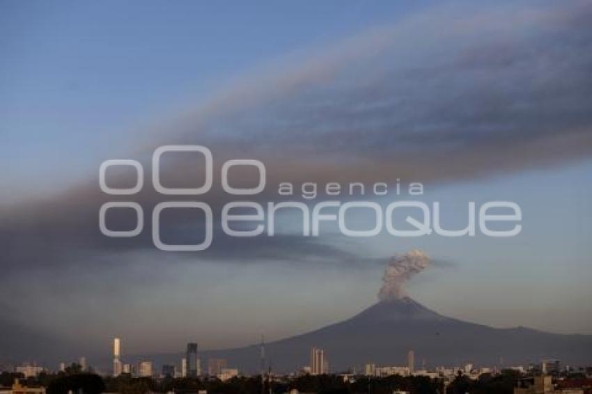 VOLCÁN POPOCATÉPETL . FUMAROLA