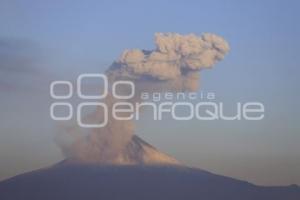 VOLCÁN POPOCATÉPETL . FUMAROLA