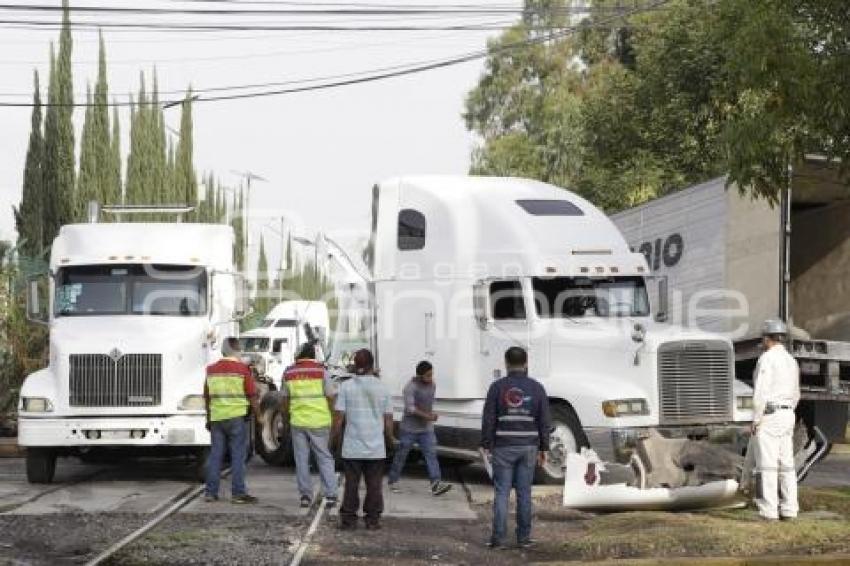 ACCIDENTE . TREN Y TRAILER