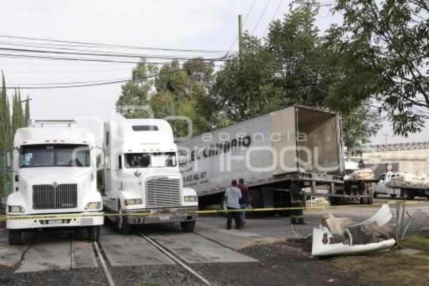 ACCIDENTE . TREN Y TRAILER