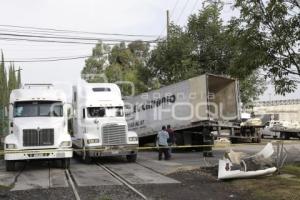 ACCIDENTE . TREN Y TRAILER