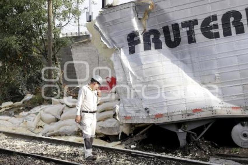 ACCIDENTE . TREN Y TRAILER