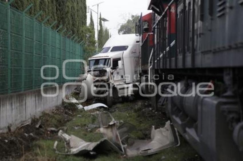 ACCIDENTE . TREN Y TRAILER