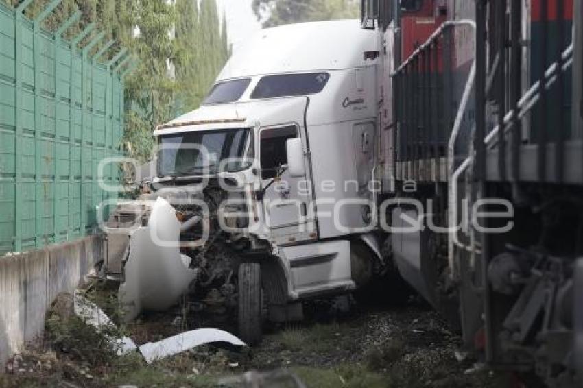 ACCIDENTE . TREN Y TRAILER