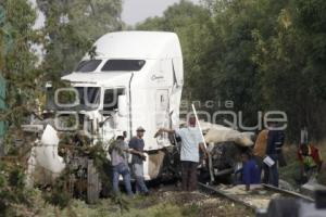 ACCIDENTE . TREN Y TRAILER