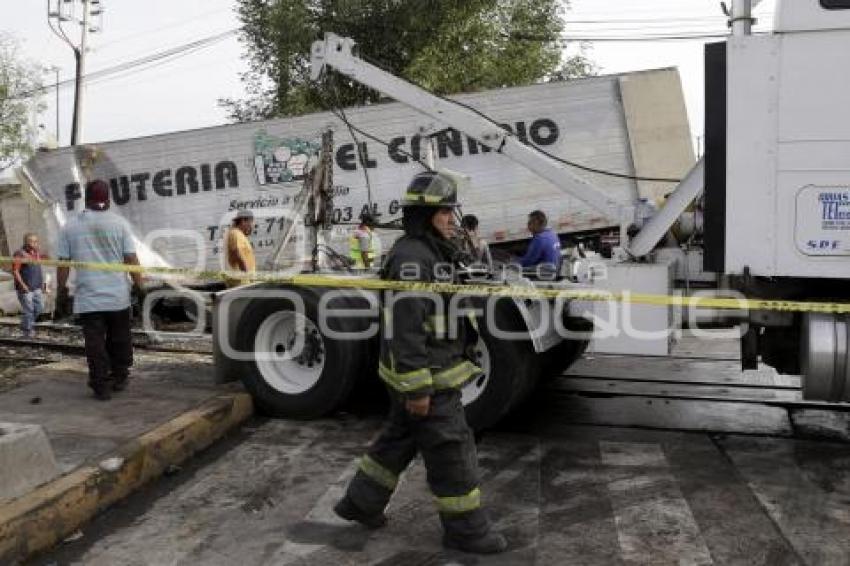 ACCIDENTE . TREN Y TRAILER