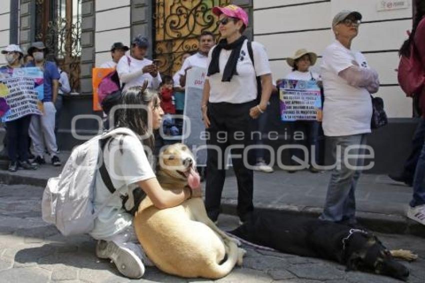 PROTESTA . LEY DE ESTERILIZACIÓN OBLIGATORIA