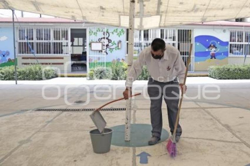 VOLCÁN POPOCATÉPETL . LIMPIEZA ESCUELAS