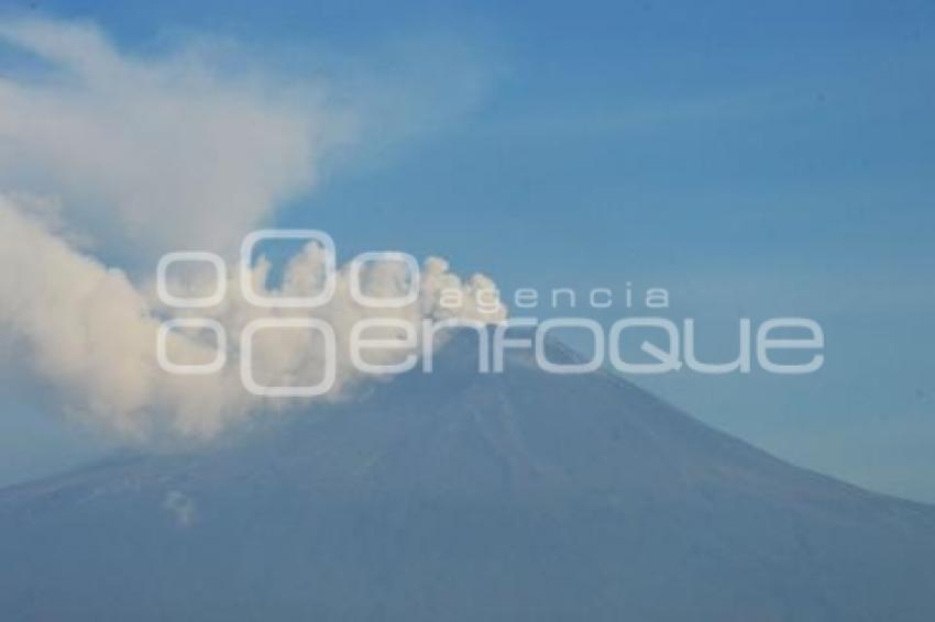 VOLCÁN POPOCATÉPETL . FUMAROLA