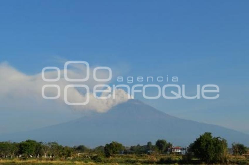 VOLCÁN POPOCATÉPETL . FUMAROLA