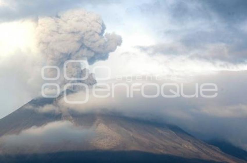 VOLCÁN POPOCATÉPETL . FUMAROLA