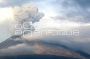 VOLCÁN POPOCATÉPETL . FUMAROLA