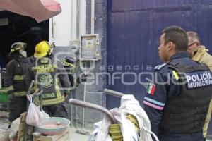 BOMBEROS . INCENDIO MARISQUERÍA