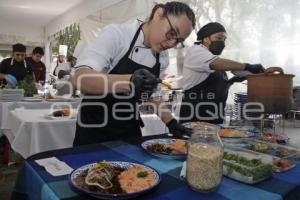 CANIRAC . COMIDA MOLE POBLANO