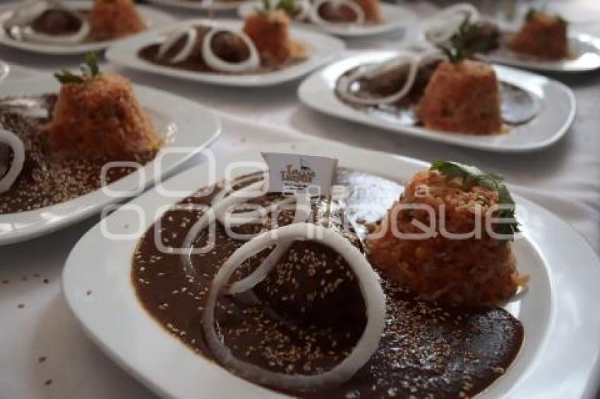 CANIRAC . COMIDA MOLE POBLANO