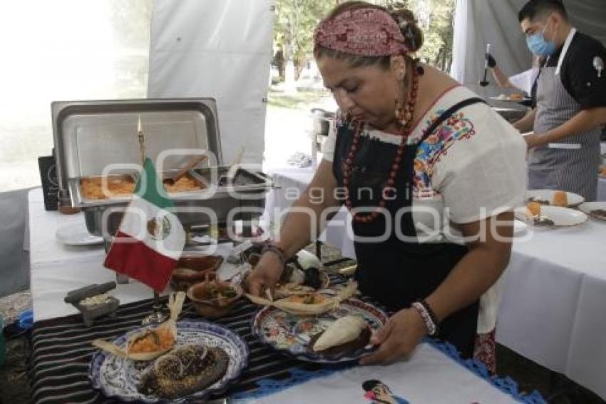 CANIRAC . COMIDA MOLE POBLANO