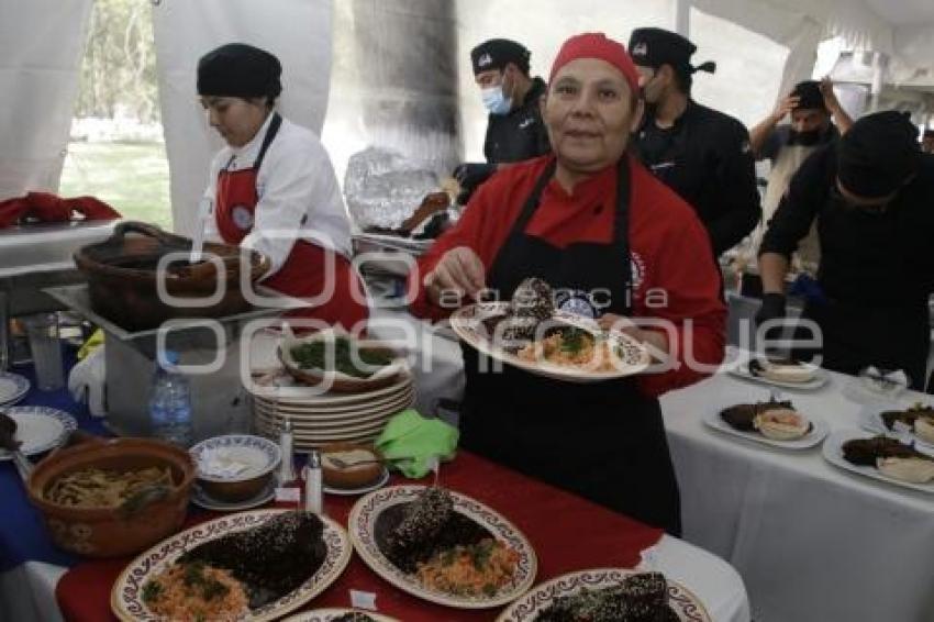 CANIRAC . COMIDA MOLE POBLANO