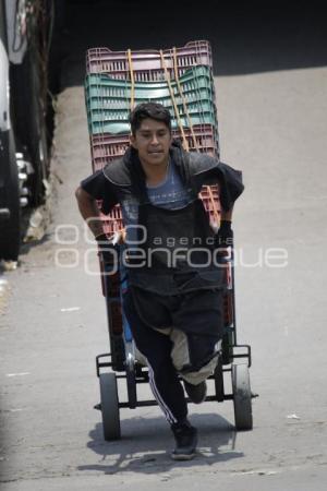 CENTRAL DE ABASTOS . TRABAJADORES