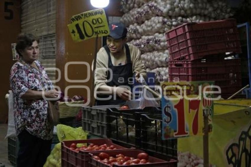 CENTRAL DE ABASTOS . TRABAJADORES