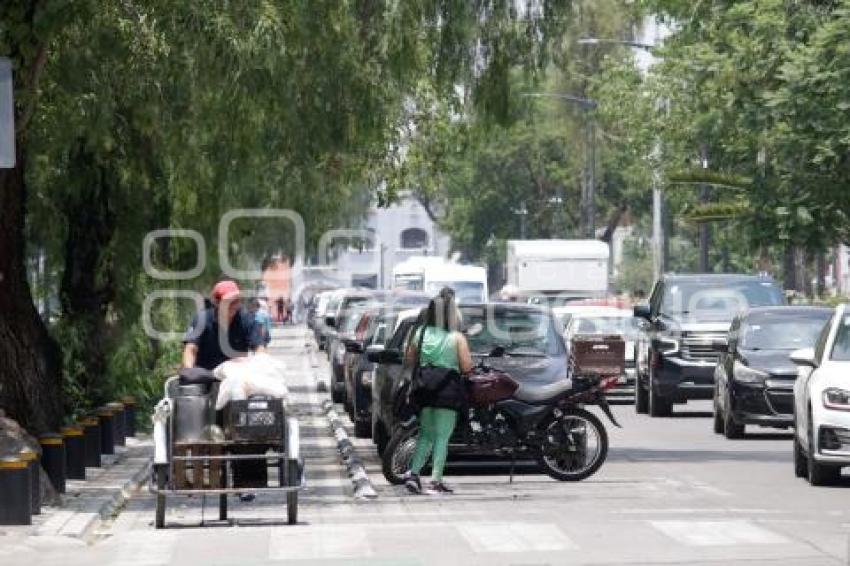 TRANSPORTE . BICICLETA