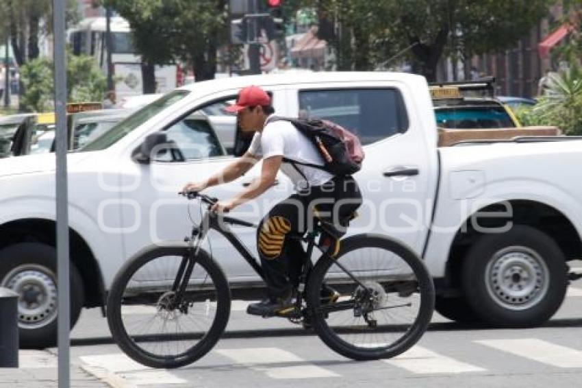 TRANSPORTE . BICICLETA