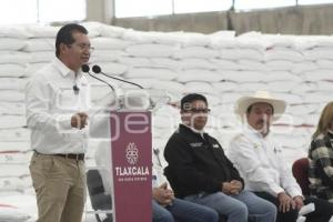 TLAXCALA . ENTREGA FERTILIZANTES