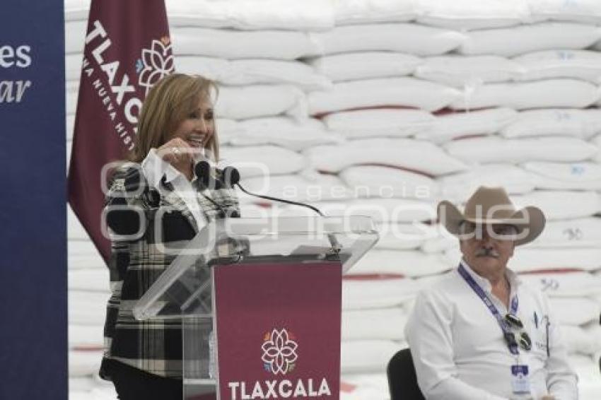 TLAXCALA . ENTREGA FERTILIZANTES