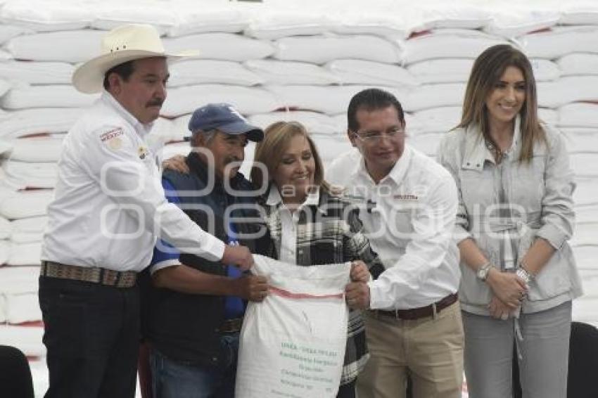 TLAXCALA . ENTREGA FERTILIZANTES