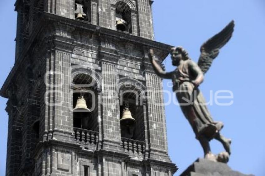 CATEDRAL . REPIQUE DE CAMPANAS