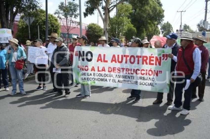 TLAXCALA . MANIFESTACIÓN AUTOTREN