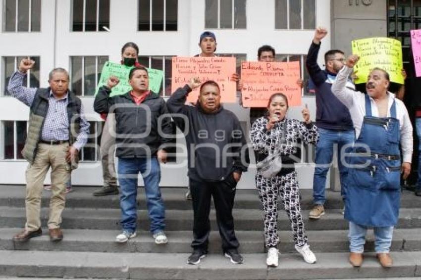 COMERCIANTES DE AMALUCAN . PROTESTA