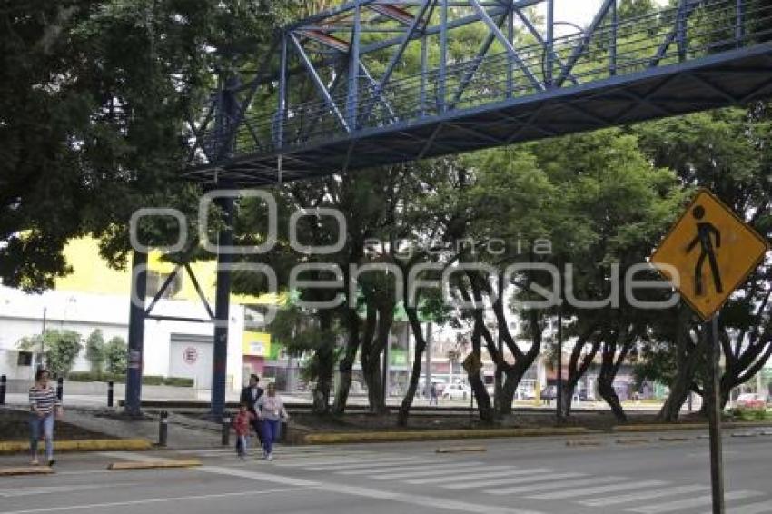 PUENTE PEATONAL . BULEVAR 5 DE MAYO