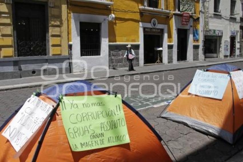 CONGRESO . CASAS DE CAMPAÑA