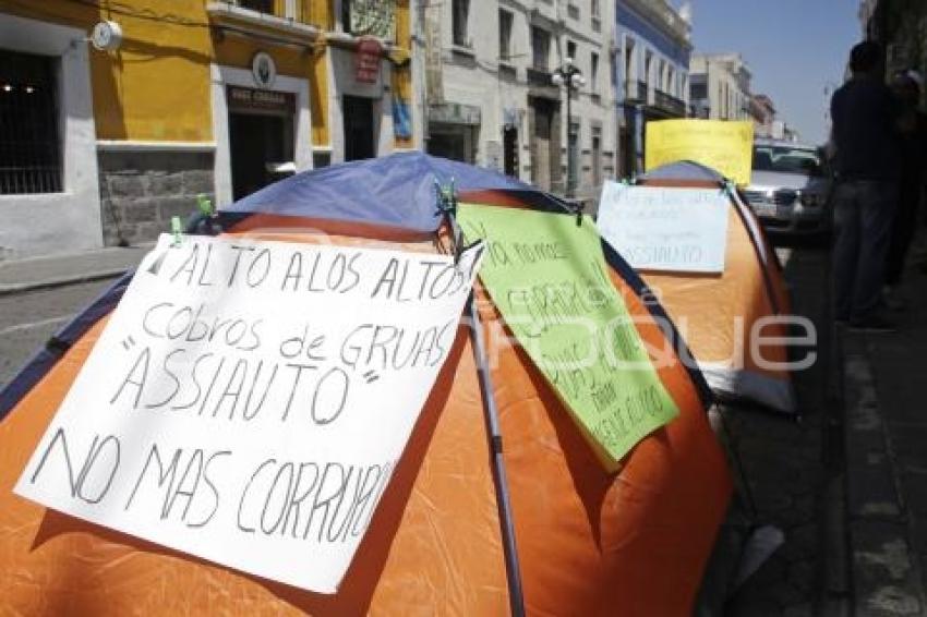 CONGRESO . CASAS DE CAMPAÑA