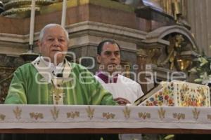 CATEDRAL . MISA
