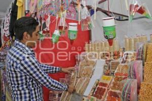 FERIA . TURISTAS