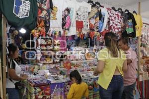 FERIA . TURISTAS