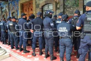 TEHUACÁN . PROTESTA POLICÍAS