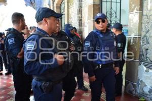 TEHUACÁN . PROTESTA POLICÍAS