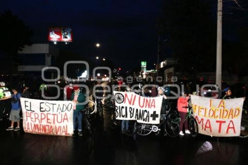 MANIFESTACIÓN . CICLISTAS