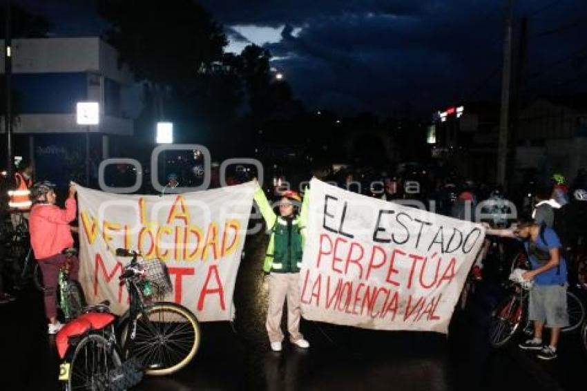 MANIFESTACIÓN . CICLISTAS